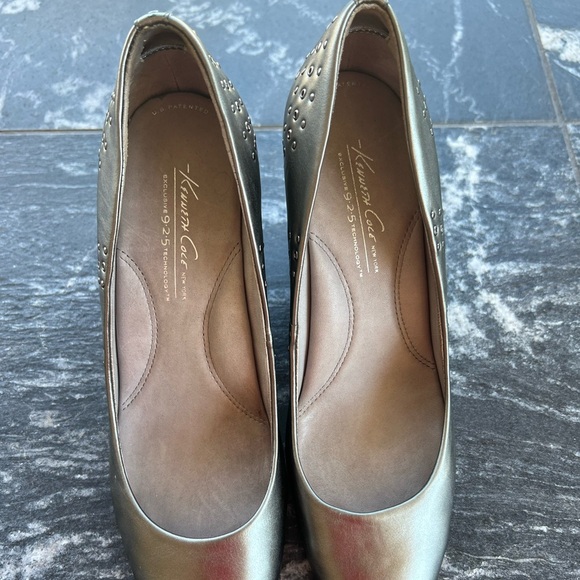 Kenneth Cole New York Silver Studed Wedge Heels Size 8.5 - Picture 3 of 8